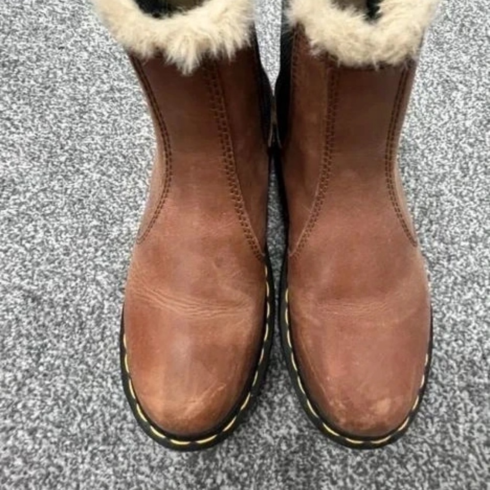 Women's Shearling-Lined Brown Winter Boots